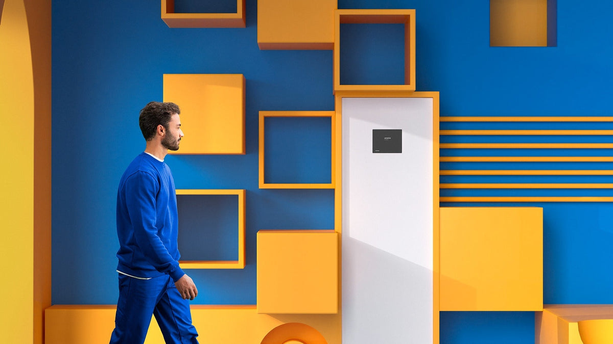 SAMSUNG EHS Split 12,5 kW – 200 l · 2 zóny — ClimateHub v interiéri, pohľad zboku