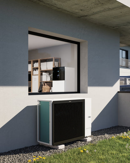 DAIKIN Altherma 3 R XL vonkajšia jednotka 16 kW ERLA16DV37 — vonkajšia jednotka pri dome, v okne vnútorná jednotka