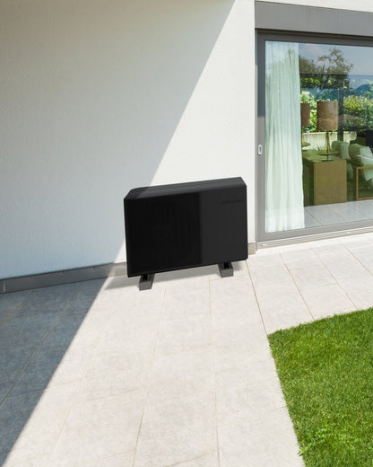 SAMSUNG EHS Quint vonkajšia jednotka 16 kW 1f — pri bielej vile s výhľadom na hory